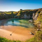 Playa de Gulpiyuri en Llanes: Un Paraíso Natural en Asturias